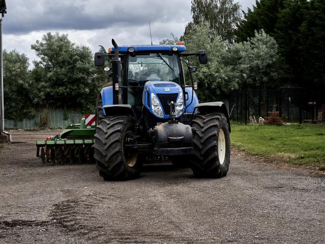 Tracteur bleu - Ferme Collay