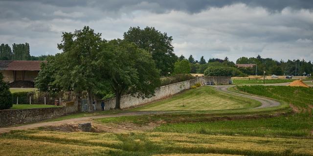 Ferme Du Trou Salé - vue sur l'enceinte du corps de ferme