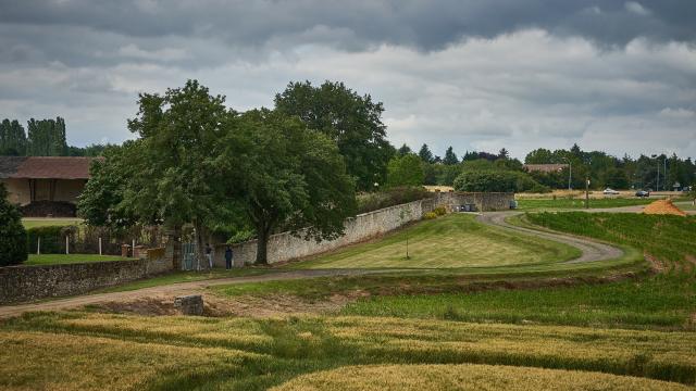 Ferme Du Trou Salé - vue sur l'enceinte du corps de ferme