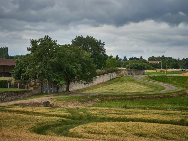 Ferme Du Trou Salé - vue sur l'enceinte du corps de ferme