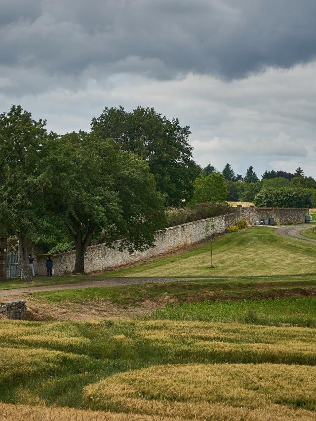 Ferme Du Trou Salé - vue sur l'enceinte du corps de ferme